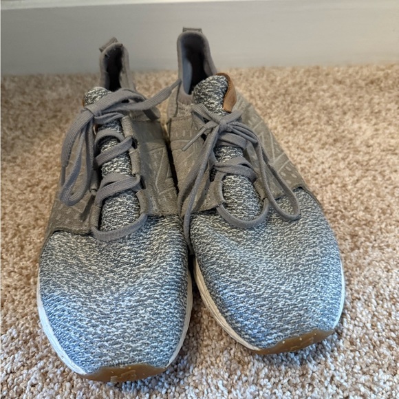 New Balance Light Gray Athletic Shoes - Picture 5 of 7